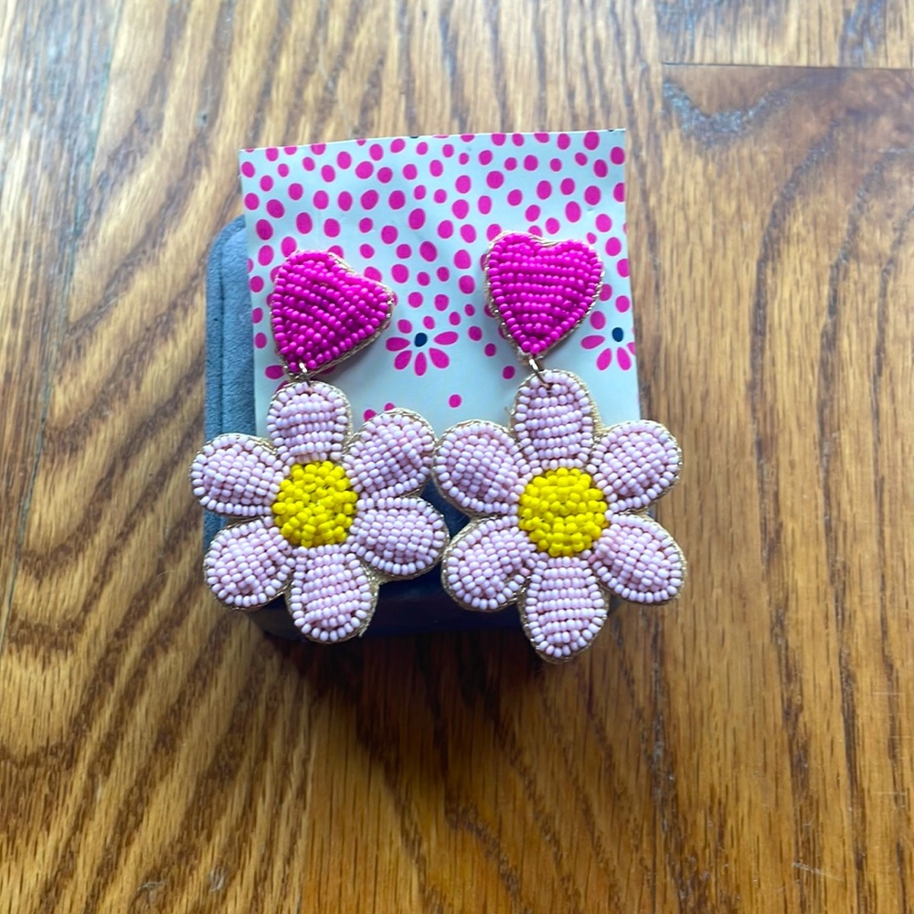 Heart/flowery gorgeous earrings 🌸💗